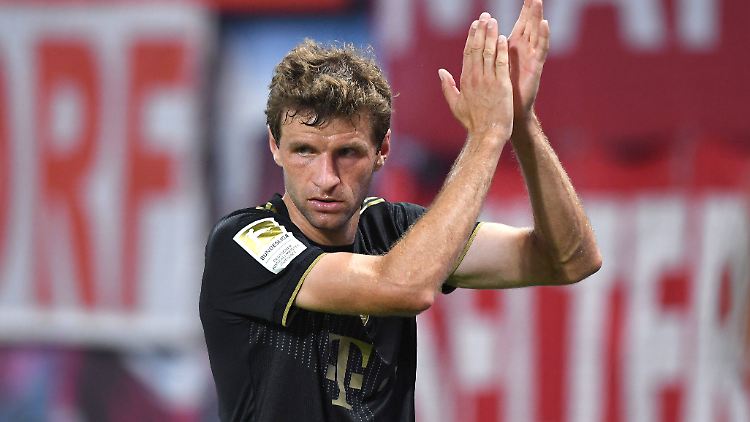Applaus für Aytekins Entscheidung? Thomas Müller ist jedenfalls zufrieden.