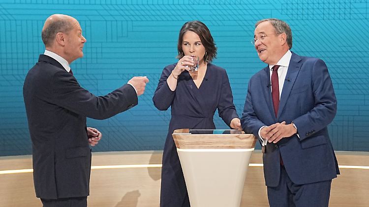 In der Sendung hatte es geheißen, Laschet habe die längste Redezeit gehabt - tatsächlich war es Scholz. Leidtragende der Panne war Baerbock.
