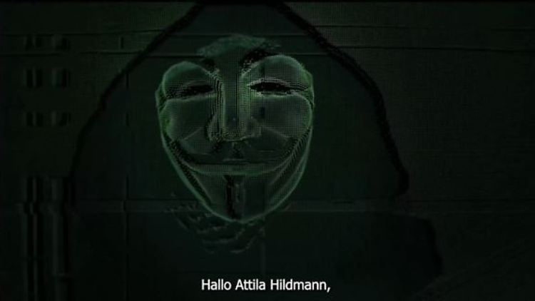 In einem Video "begrüßte" die Guy-Fawkes-Maske, das Erkennungszeichen von "Anonymous" Attila Hildmann auf dessen Online-Präsenzen.