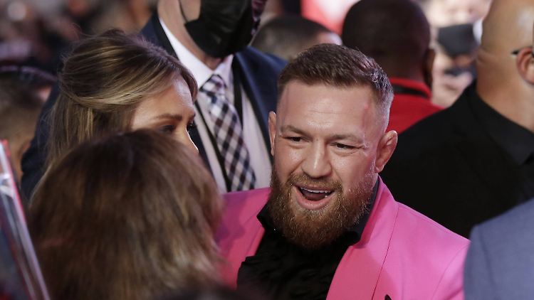 Kam im pinken Jackett zur Preisverleihung: Conor McGregor.