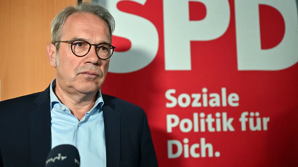Thueringens-SPD-Chef-Georg-Maier-sieht-die-Verhandlungen-fuer-eine-Brombeer-Koalition-auf-einem-guten-Weg