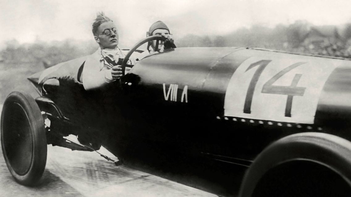 Hier erreichte Fritz von Opel (im Bild) mit 128,8 km/h die höchste Durchschnittsgeschwindigkeit, er wurde beim ersten AVUS-Rennen zudem Sieger in der Klasse der 8-PS-Wagen.
