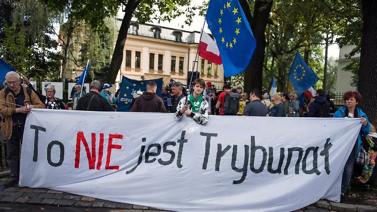 Ende August demonstrierten Polen gegen den Eingriff der Regierungspartei PiS in den Justizapparat.