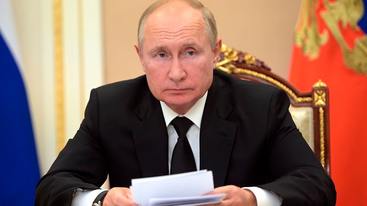 Verzichtet erst einmal auf Termine mit direktem Kontakt zu anderen Menschen: Wladimir Putin.
