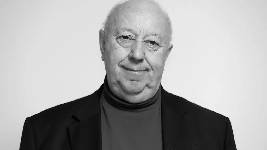 Rainer-Prachtl-gehoerte-zu-den-praegenden-Persoenlichkeiten-Mecklenburg-Vorpommerns-nach-der-Wende-Er-starb-im-Oktober-ueberraschend-im-Alter-von-74-Jahren-Mit-einem-Trauerstaatsakt-werden-seine-Verdienste-fuer-das-Land-gewuerdigt