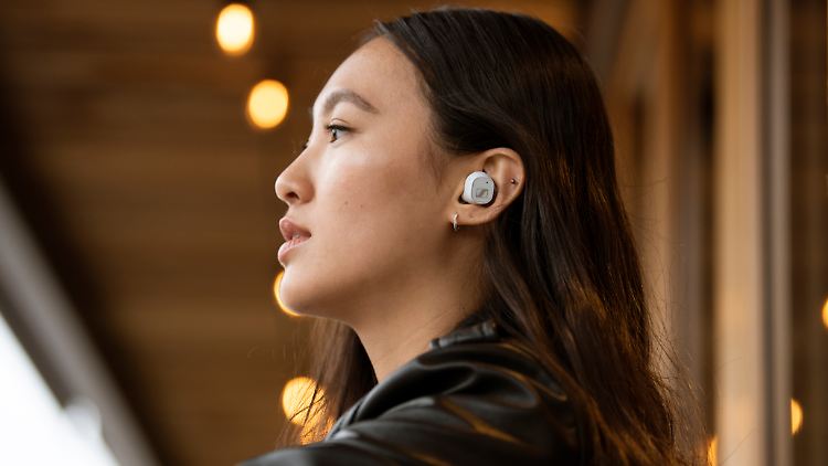 Die Sennheiser CX Plus True Wireless sind in Weiß oder Schwarz erhältlich.