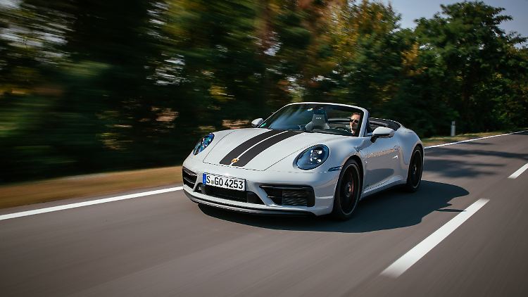 Egal, ob man sich für den Porsche 911 GTS als Coupé, Targa oder wie hier als Cabrio entscheidet, man bekommt ein bis in die letzte Faser sportliches Auto.