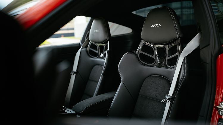 Die Vollschalensitze aus kohlefaserstoffverstärktem Kunststoff sind eine Option für den 911 GTS.