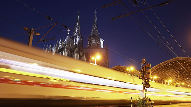 Ein neuer Streik ist noch nicht abgewendet, aber Deutsche Bahn und Lokführergewerkschaft arbeiten offenbar an einer Lösung.