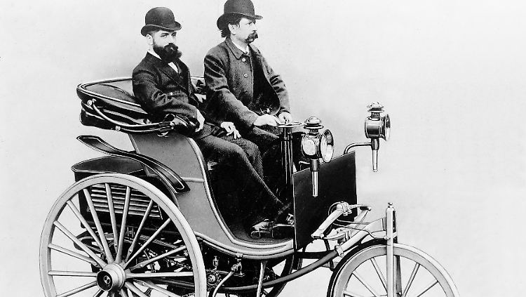 Der Patent-Motorwagen von Carl Benz gilt als das erste Auto der Welt. Es war ein Dreirad ohne Dach und mit weniger als einem PS. Erste Fahrten machte Benz 1885.
