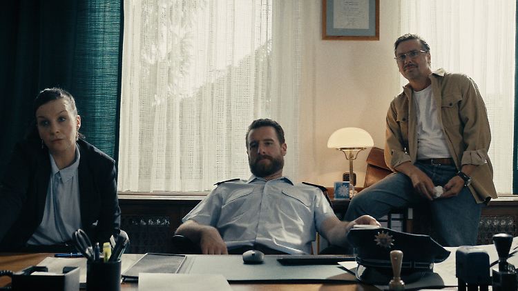 Die Beamten sind Babtou nicht gerade wohlgesinnt.