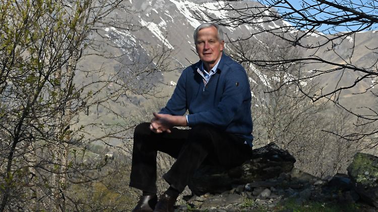 Ortstermin in Savoyen im April: Auf dem Brüsseler Parkett ist Michel Barnier zu Hause, doch seit er Präsidentschaftskandidat der Republikaner werden will, gibt er sich bodenständiger.