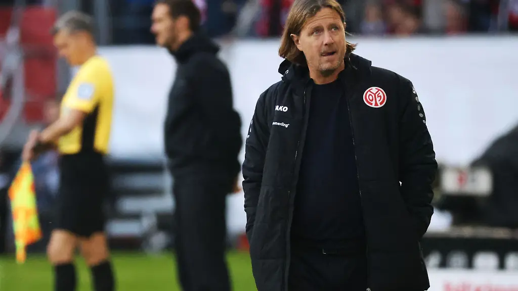 Der-Trainer-des-FSV-Mainz-05-verzichtet-in-dieser-Saison-auf-ein-Winter-Trainingslager