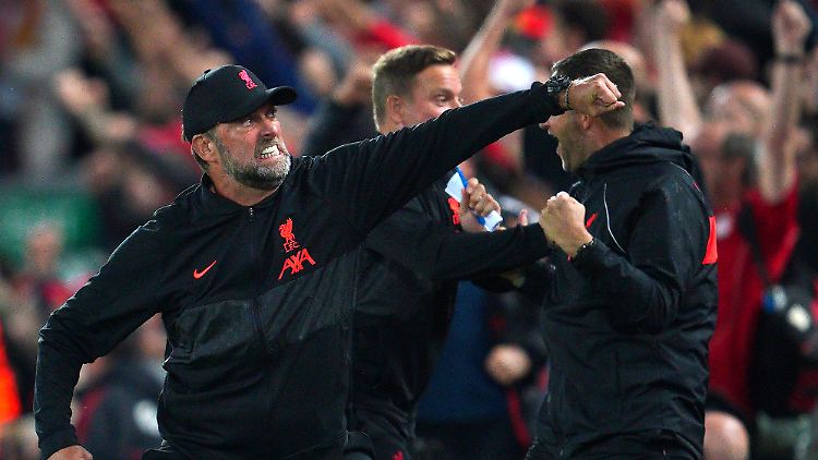 Immer volle Power: Jürgen Klopp feiert sich und sein Team nach dem Sieg gegen AC Mailand.