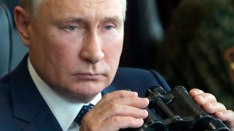 Russlands Präsident Putin am Montag bei einer Militärübung zusammen mit Belarus.