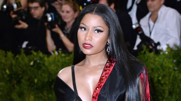 Nicki Minaj hat offensichtlich einige Fragen zur Corona-Impfung.