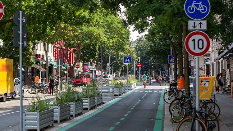 Die Bergmannstraße in Berlin-Kreuzberg ist inzwischen eine verkehrsberuhigte Zone.