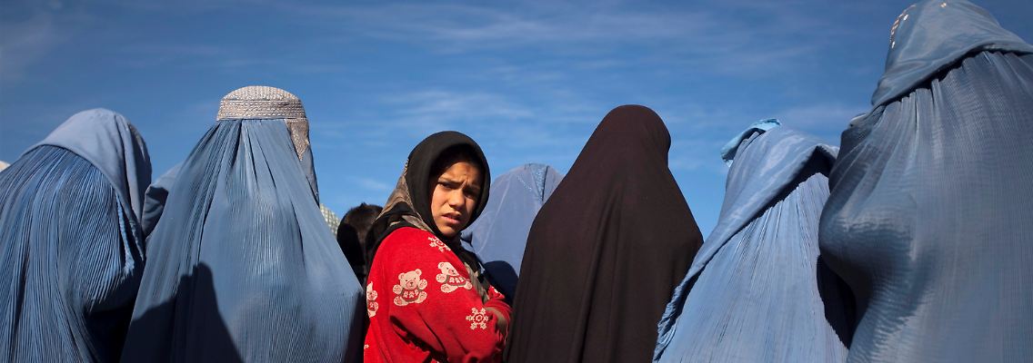 2021-08-26T221207Z_812337668_RC2ONI75YA62_RTRMADP_3_AFGHANISTAN-WOMEN.JPG