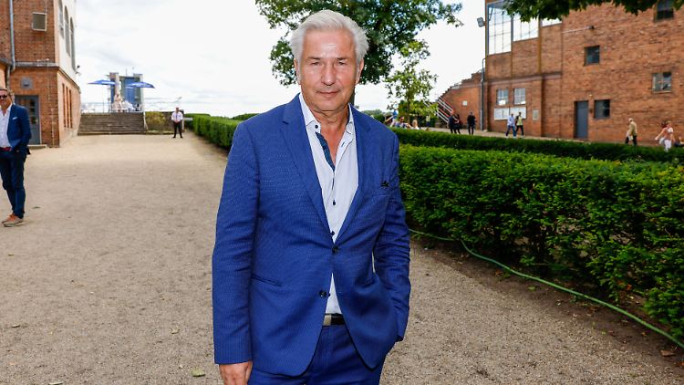 Anfang der 2000er-Jahre hatte der von Klaus Wowereit geführte Senat 65.000 Wohnungen verkauft - für deutlich weniger als die Summe, um die es jetzt geht.