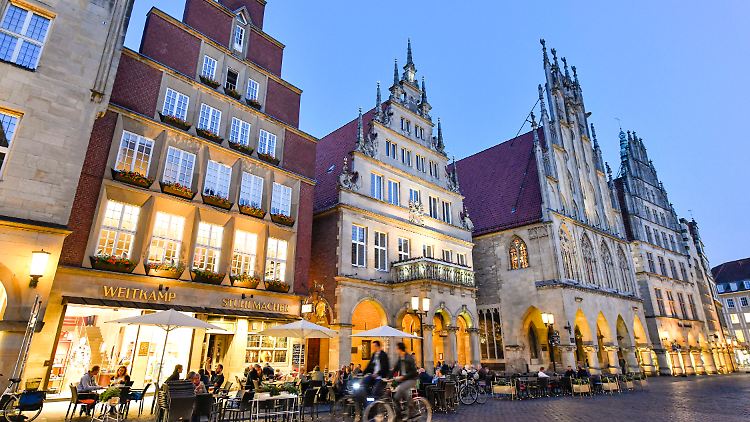 Aus dem Vorfall in Münster sei zu folgern, dass Partynächte in Clubs oder Discos auch mit 2G nicht infektionsfrei möglich seien, sagt Infektiologe Salzberger.
