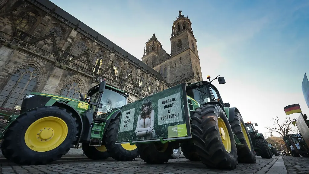 Nach-dem-Bruch-der-Ampel-rufen-Landwirte-erneut-zu-Protesten-auf-und-fordern-sofortige-Neuwahlen