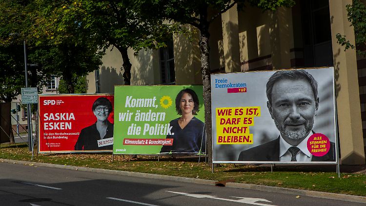 Im baden-württembergischen Freudenstadt, wo Saskia Esken für die SPD direkt kandidiert, steht die Ampel zumindest schon mal als Plakat-Arrangement.