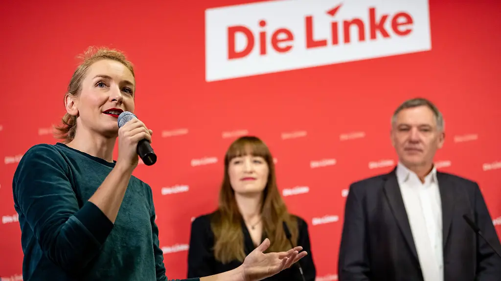 Heidi-Reichinnek-Mitte-und-Jan-van-Aken-treten-fuer-die-Linke-bei-der-Bundestagswahl-an-Das-gab-die-Parteivorsitzende-Ines-Schwerdtner-l-bekannt