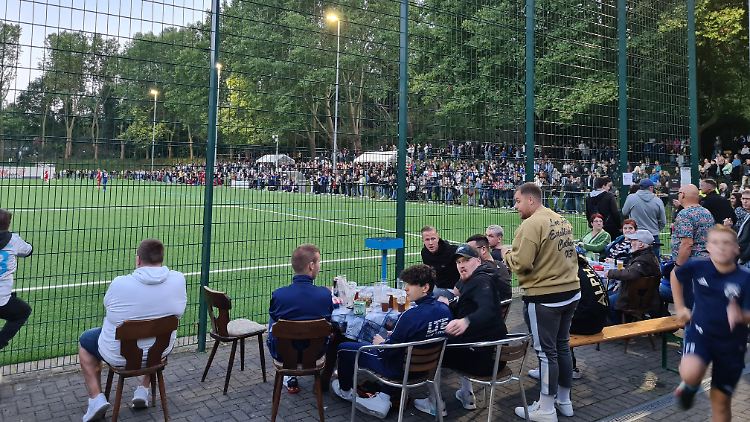 Das Spiel gegen Bövinghausen ging verloren, aber die Wacker-Fans hatten trotzdem einen aufregenden Abend. 