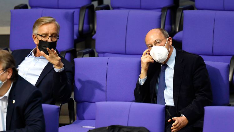 Linken-Spitzenkandidat Bartsch und Parteigröße Gysi skizzieren, wie eine Kompromisslinie bei Auslandseinsätzen aussehen könnte.