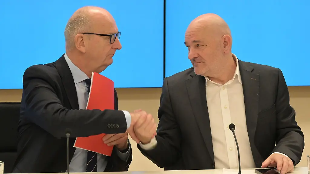In-Brandenburg-verhandeln-die-SPD-von-Ministerpraesident-Dietmar-Woidke-und-das-BSW-von-Landeschef-Robert-Crumbach-ueber-eine-Koalition