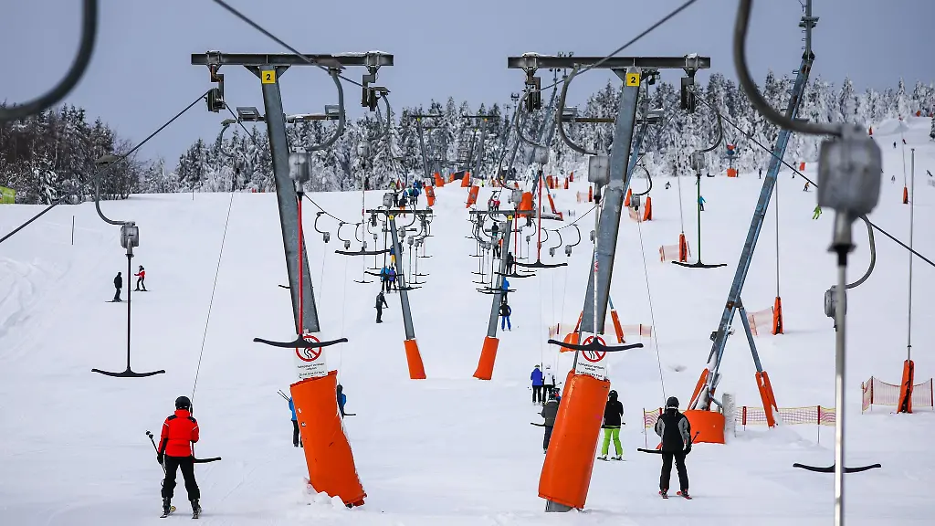 Das-Skigebiet-am-Fichtelberg-muss-dringend-modernisiert-werden-Dazu-soll-der-Stadtrat-nun-ueber-den-Verkauf-der-kommunalen-Betreibergesellschaft-FSB-entscheiden