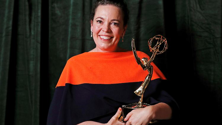 Olivia Colman erhält für ihre Darstellung von Queen Elizabeth II. in "The Crown" einen Emmy.