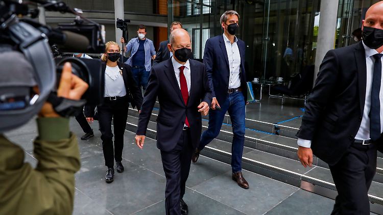 Olaf Scholz erschien überraschend doch persönlich im Finanzausschuss.