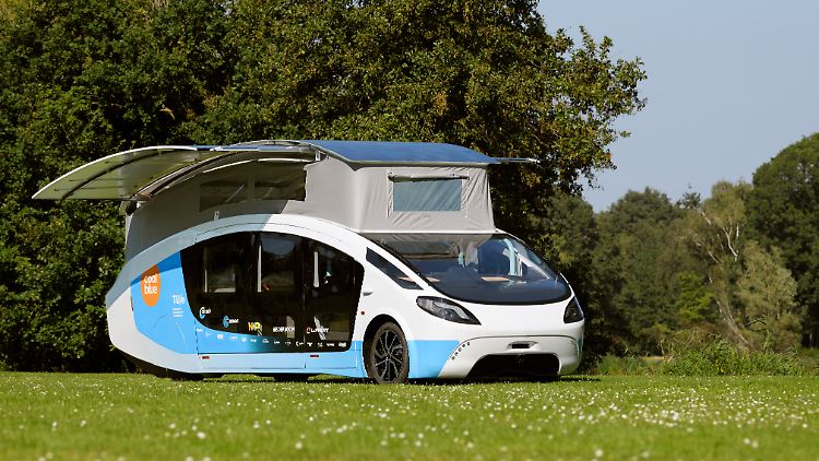Der Camper Stella Vita fährt nicht nur mit selbst produziertem Strom, er versorgt sich auch für alle anderen Belange damit.