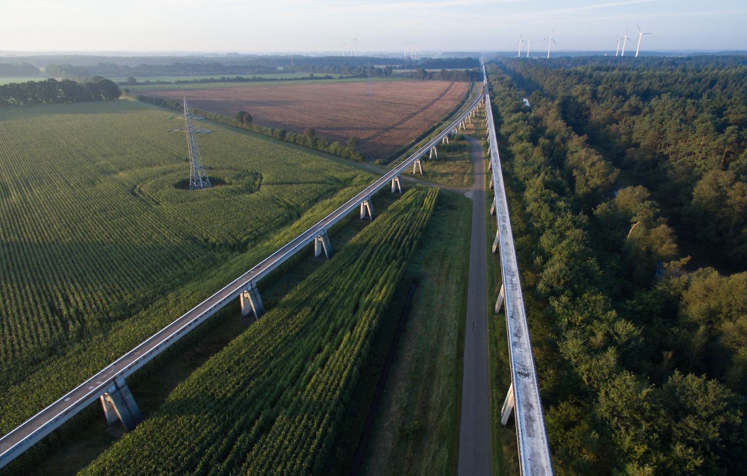 Die rund 32 Kilometer lange Teststrecke des Transrapid im niedersächsischen Lathen wirkt wie eine Geisterbahn. Kaum etwas deutet heute noch auf die Katastrophe hin, die sich hier vor 15 Jahren ereignete: ...