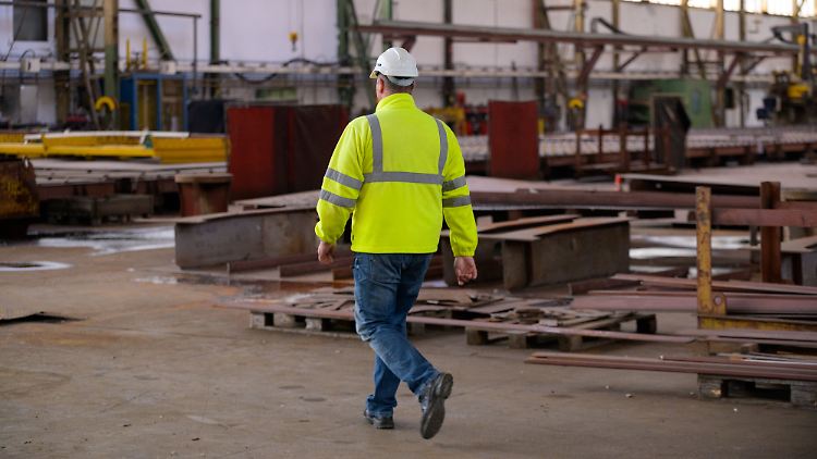 Insbesondere weniger gut ausgebildete Arbeitskräfte profitierten von der Rückkehr zu alten Arbeitszeiten.