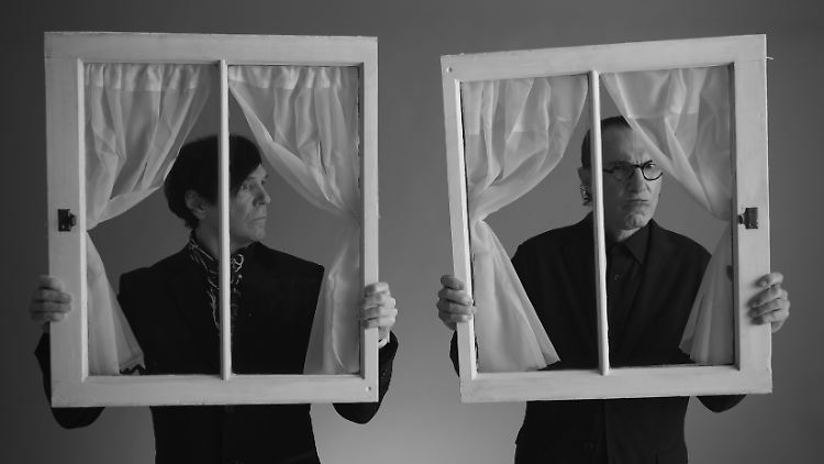 Russell (l.) and Ron Mael haben nach 50 Jahren im Musikbusiness noch immer den Durchblick.