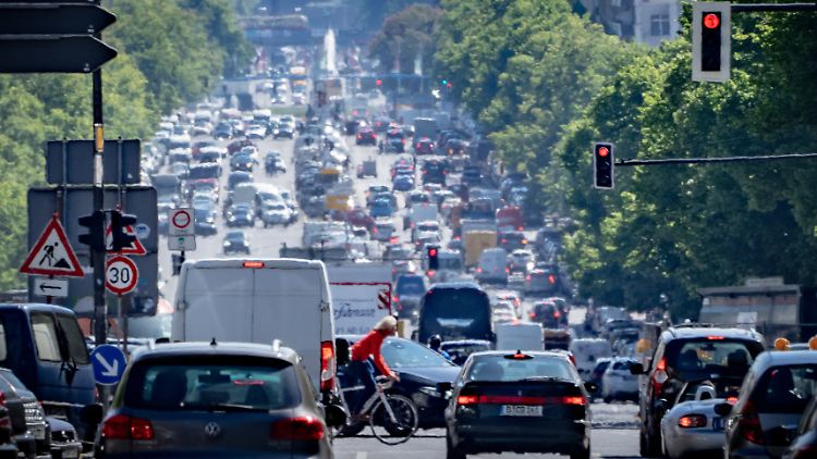 In Großstädten sorgt vor allem der Autoverkehr für buchstäblich dicke Luft. 