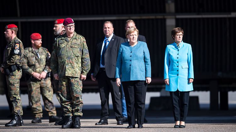 Merkel und Kramp-Karrenbauer würdigen Soldaten der Afghanistan-Evakuierung.