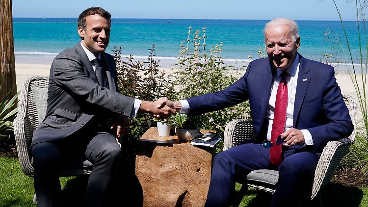 Im Juni auf dem G7-Gipfel in Großbritannien war die Welt zwischen Präsident Macron und US-Präsident Biden (r.) noch in Ordnung. 