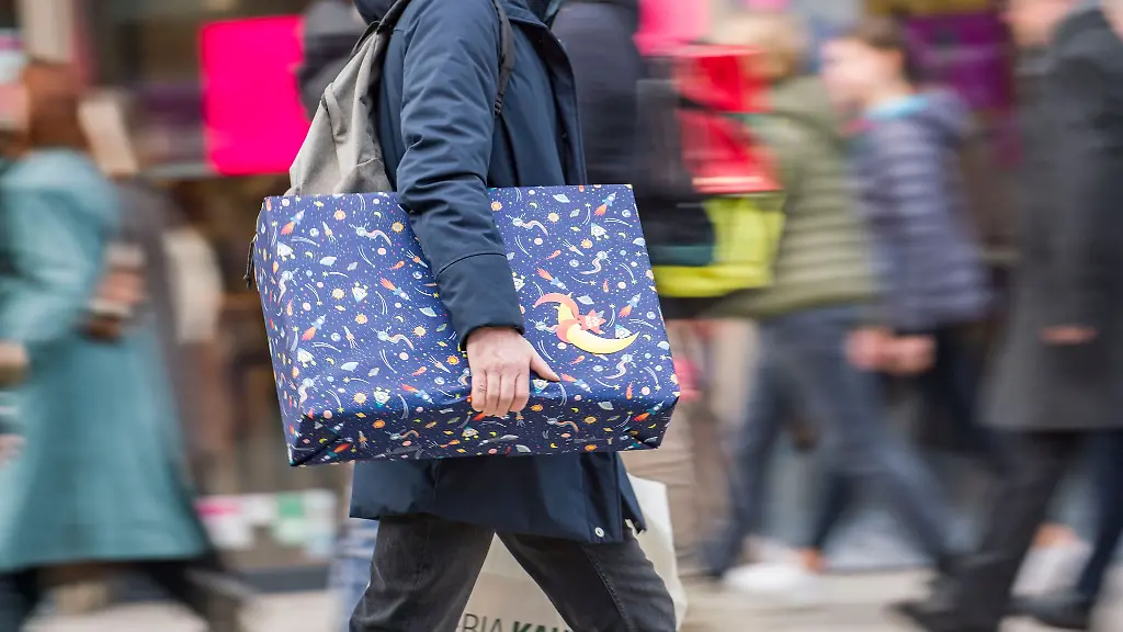 Ein-ueppiges-Weihnachtgeld-macht-schenken-leichter