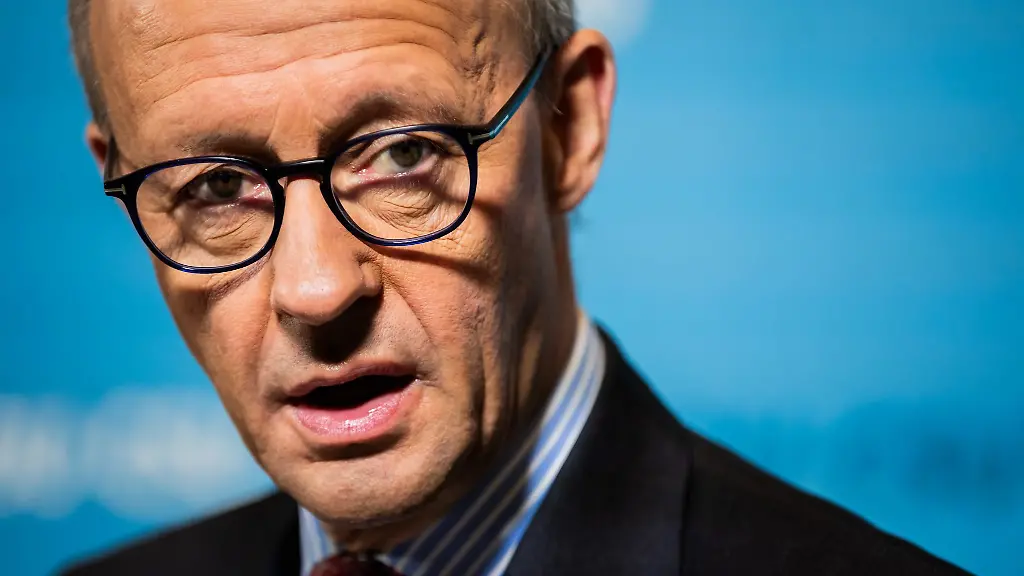 Merz-fordert-den-Kanzler-auf-naechste-Woche-die-Vertrauensfrage-zu-stellen