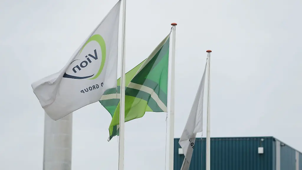 Zwei-Lkws-konnten-die-Zufahrten-der-Fabrik-in-Memmingen-nicht-passieren