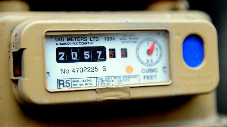 Das Problem: Die Energiepreise sind in Großbritannien gesetzlich gedeckelt, deshalb können die Unternehmen die Preiserhöhungen nicht in beliebiger Höhe an die Verbraucher weitergeben. 