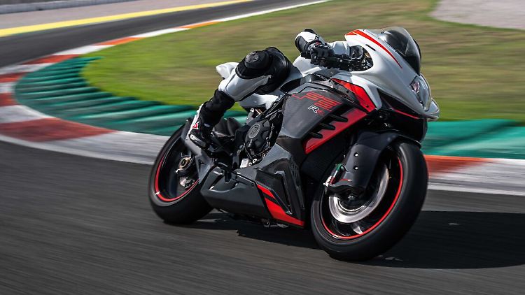 MV Agusta hat die F3 RR für die Saison 2022 fit gemacht und ihr dabei wahrlich Flügel verliehen.