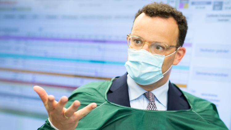 Gesundheitsminister Spahn Ende August bei einem Besuch des Universitätsklinikums Schleswig-Holstein. 