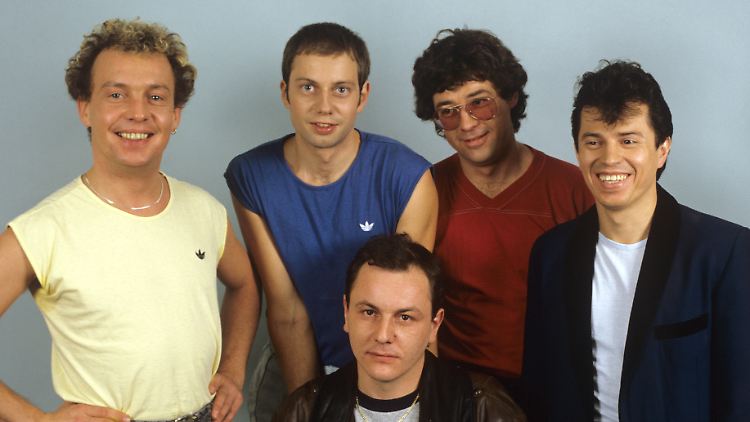 Die Spider Murphy Gang mit Drummer Franz Trojan (sitzend) in den 80er-Jahren.