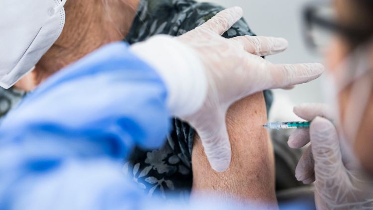 Die zusätzliche Impfdosis soll das Immunsystem nochmals gegen Coronaviren stärken.