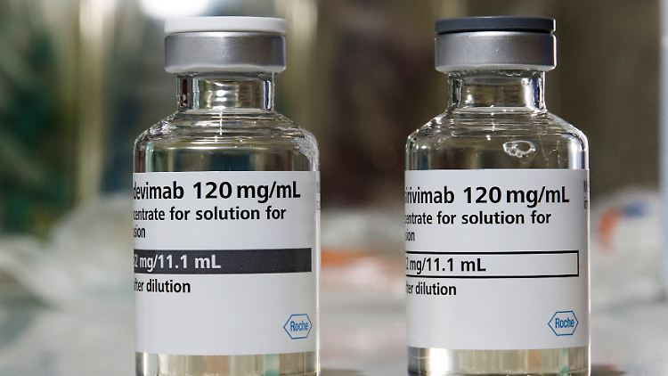 Fläschchen mit dem Antikörper Casirivimab.  