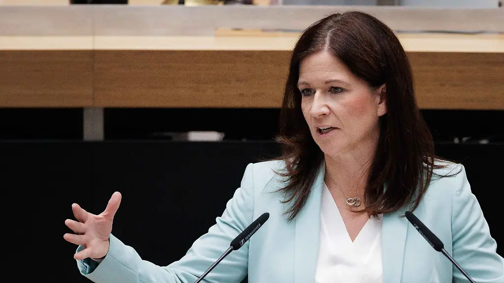 Bildungssenatorin-Katharina-Guenther-Wuensch-CDU-will-ueber-Entlastungsmassnahmen-fuer-Kita-Mitarbeiterinnen-sprechen